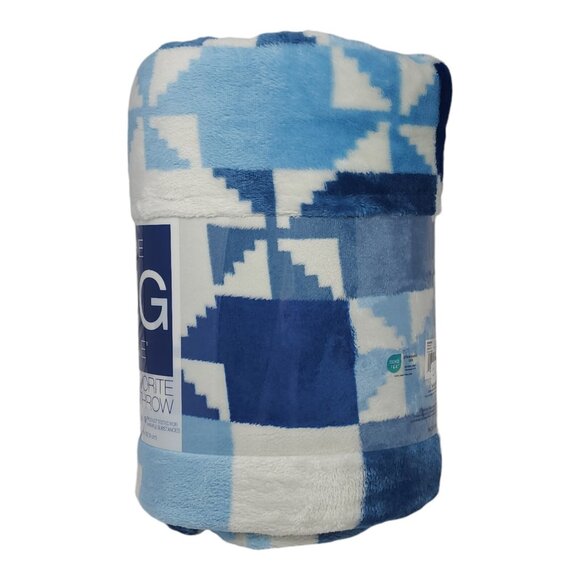 The Big One Oversized Plush Throw Blanket Blue Quilt Squares 60" x 72" or 5'x6' - Picture 2 of 7
